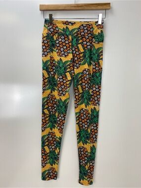 Dona Jo Pineapple-Print Leggings in Yellow & Green